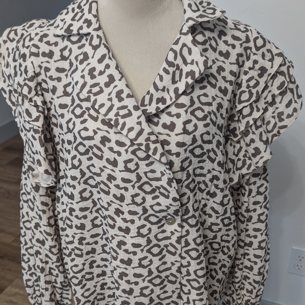 Leopard Print Ruffle Sleeve Top - Picture 15 of 16